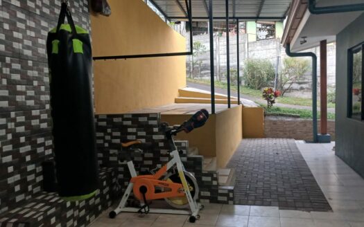 Casa En Venta De Una Planta En San Isidro De Alajuela Con Amplio Terreno de 718 m2. COD.