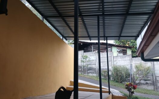 Casa En Venta De Una Planta En San Isidro De Alajuela Con Amplio Terreno de 718 m2. COD.