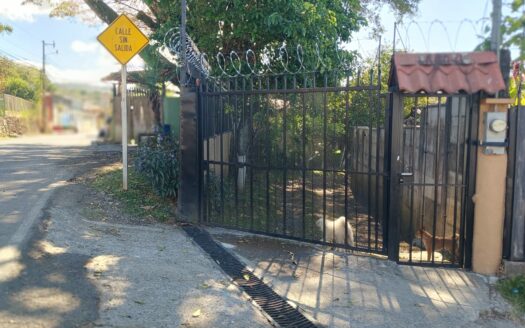 Casa En Venta De Una Planta En San Isidro De Alajuela Con Amplio Terreno de 718 m2. COD.