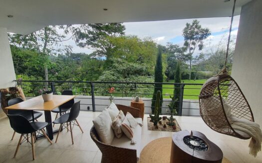 Viva en Escazú Oportunidad de Alquiler !!! Casa espaciosa y con increíbles vistas, en condominio. Cód 145105