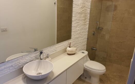 Viva en Escazú Oportunidad de Alquiler !!! Casa espaciosa y con increíbles vistas, en condominio. Cód 145105