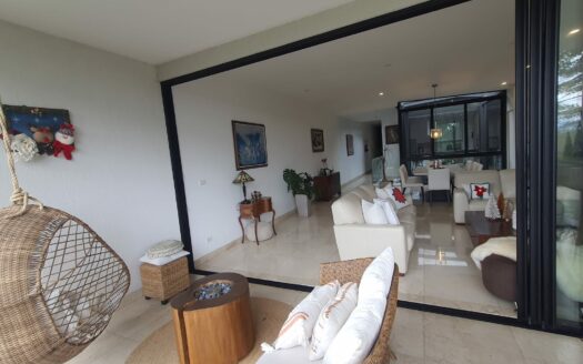 Viva en Escazú Oportunidad de Alquiler !!! Casa espaciosa y con increíbles vistas, en condominio. Cód 145105