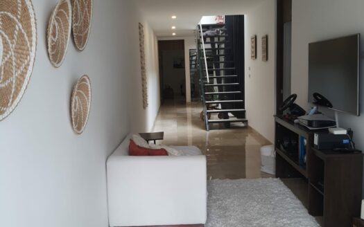Viva en Escazú Oportunidad de Alquiler !!! Casa espaciosa y con increíbles vistas, en condominio. Cód 145105