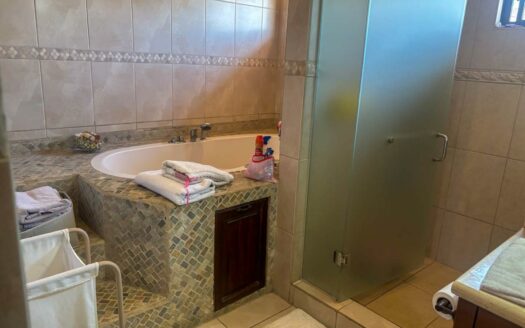 Casa En Venta En La Guácima, Condominio Posada Del Río, Amplio Jardín – Home For Sale In La Guácima, Posada Del Río Condominium, Large Garden.cod.145196