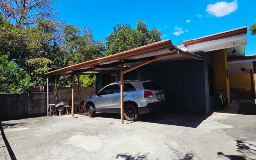 Casa En Venta De Una Planta En San Isidro De Alajuela Con Amplio Terreno de 718 m2. COD. 144847