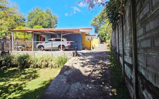 Casa En Venta De Una Planta En San Isidro De Alajuela Con Amplio Terreno de 718 m2. COD. 144847