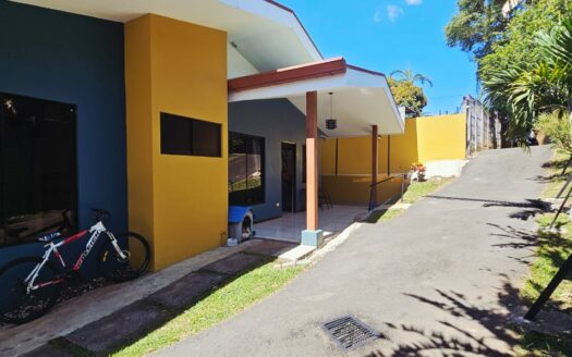 Casa En Venta De Una Planta En San Isidro De Alajuela Con Amplio Terreno de 718 m2. COD. 144847