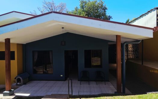 Casa En Venta De Una Planta En San Isidro De Alajuela Con Amplio Terreno de 718 m2. COD. 144847