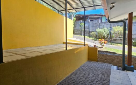 Casa En Venta De Una Planta En San Isidro De Alajuela Con Amplio Terreno de 718 m2. COD. 144847