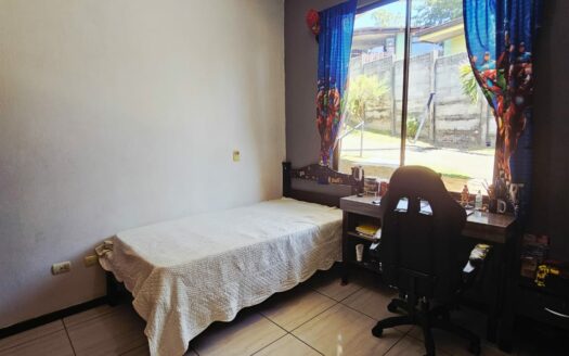 Casa En Venta De Una Planta En San Isidro De Alajuela Con Amplio Terreno de 718 m2. COD. 144847