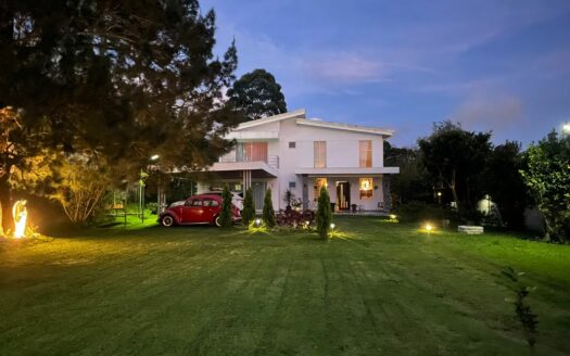 Increíble Propiedad en Las Montañas de Heredia, 1636 M2. Código 145662