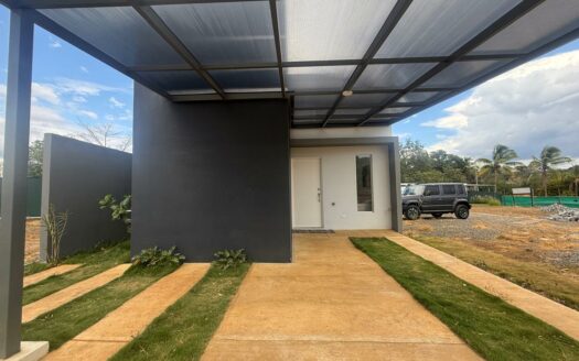 Casa Nueva de 1 Planta en Venta En Santo Domingo de Heredia. Sin Cuota Condominal. Código 145573