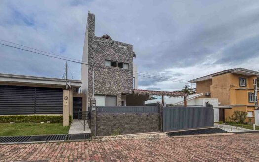 Casa En Venta En Punta Leona, Para Estrenar, A 3 Min De Playa Mantas, Piscina Y Jacuzzi