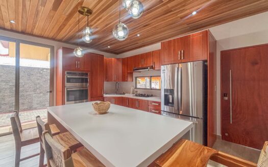 Casa En Venta En Punta Leona, Para Estrenar, A 3 Min De Playa Mantas, Piscina Y Jacuzzi