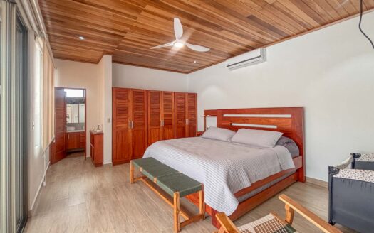 Casa En Venta En Punta Leona, Para Estrenar, A 3 Min De Playa Mantas, Piscina Y Jacuzzi