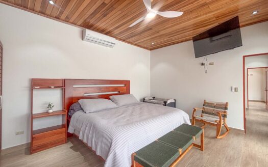 Casa En Venta En Punta Leona, Para Estrenar, A 3 Min De Playa Mantas, Piscina Y Jacuzzi