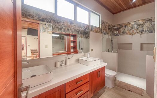 Casa En Venta En Punta Leona, Para Estrenar, A 3 Min De Playa Mantas, Piscina Y Jacuzzi