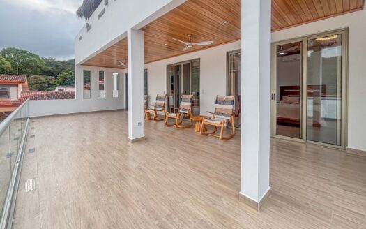 Casa En Venta En Punta Leona, Para Estrenar, A 3 Min De Playa Mantas, Piscina Y Jacuzzi