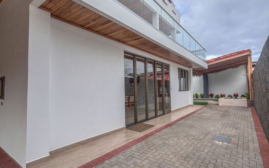 Casa En Venta En Punta Leona, Para Estrenar, A 3 Min De Playa Mantas, Piscina Y Jacuzzi