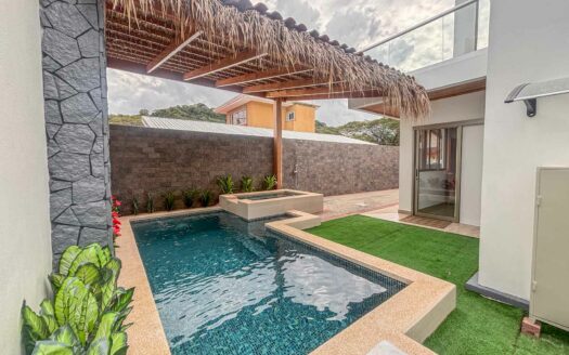 Casa En Venta En Punta Leona, Para Estrenar, A 3 Min De Playa Mantas, Piscina Y Jacuzzi