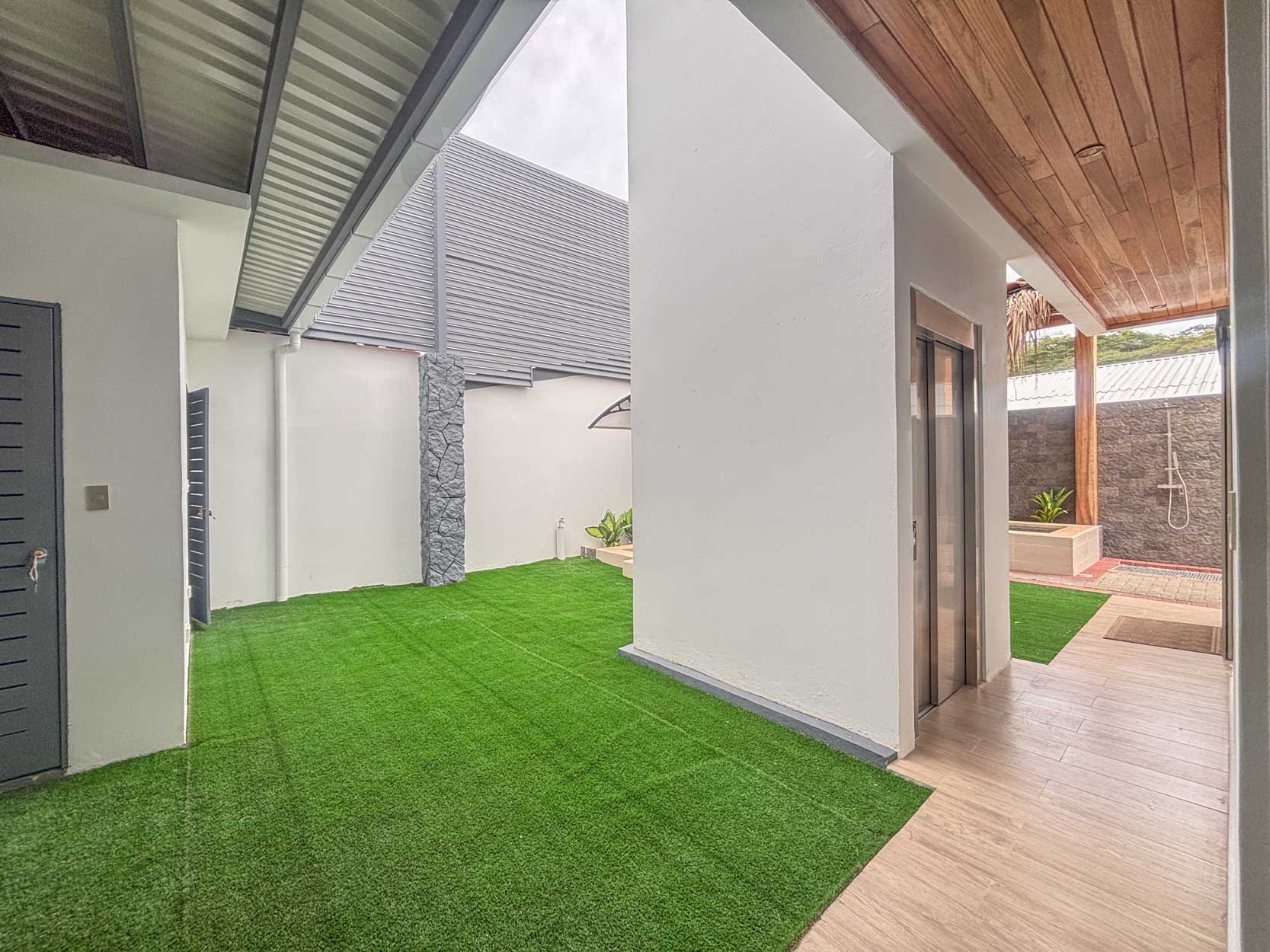 Casa En Venta En Punta Leona, Para Estrenar, A 3 Min De Playa Mantas, Piscina Y Jacuzzi