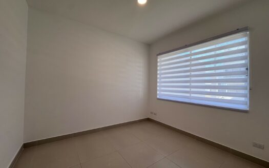 Tres Ríos: Casa en Condominio con 4 Habitaciones + 3 Parqueos + Separación Lateral. #146205