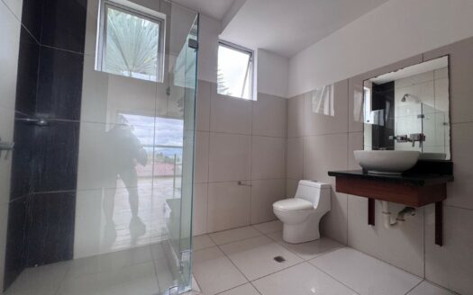 Guayabos de Curridabat: Casa en Pequeño Condominio con Vista a la Ciudad. Haga su Oferta! #147596