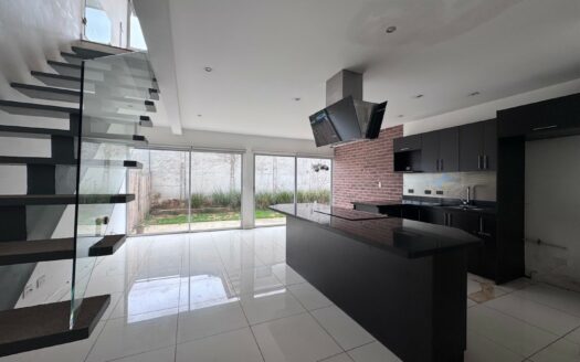 Guayabos de Curridabat: Casa en Pequeño Condominio con Vista a la Ciudad. Haga su Oferta! #147596