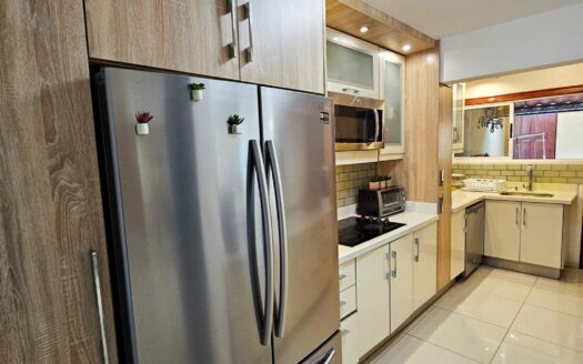 Venta de casa de 2 niveles. Cerca del Mall de la Ribera(Belén) Con cuarto de servicio en primer nivel + (3hab-2.5 baños-2 parqueos) Cod. 146349