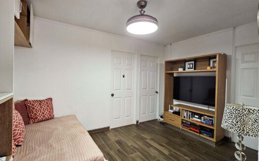 Venta de casa de 2 niveles. Cerca del Mall de la Ribera(Belén) Con cuarto de servicio en primer nivel + (3hab-2.5 baños-2 parqueos) Cod. 146349