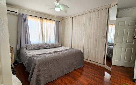 Venta de casa de 2 niveles. Cerca del Mall de la Ribera(Belén) Con cuarto de servicio en primer nivel + (3hab-2.5 baños-2 parqueos) Cod. 146349