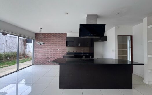 Guayabos de Curridabat: Casa en Pequeño Condominio con Vista a la Ciudad. Haga su Oferta! #147596