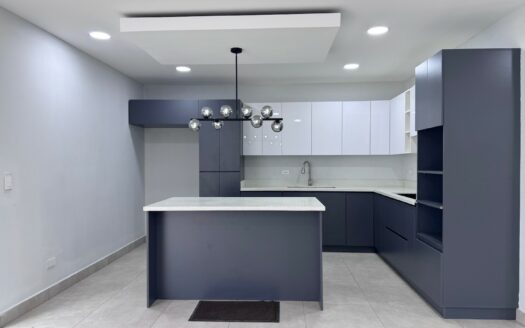 Tres Ríos: Amplia Casa en Alquiler de 3 Plantas en Condominio con 4 Habitaciones. #147431