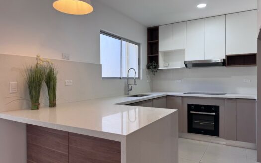 Tres Ríos: Casa en Condominio con 4 Habitaciones + 3 Parqueos + Separación Lateral. #146205