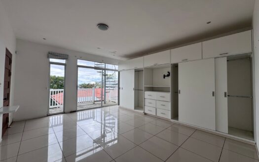 Guayabos de Curridabat: Casa en Pequeño Condominio con Vista a la Ciudad. Haga su Oferta! #147596