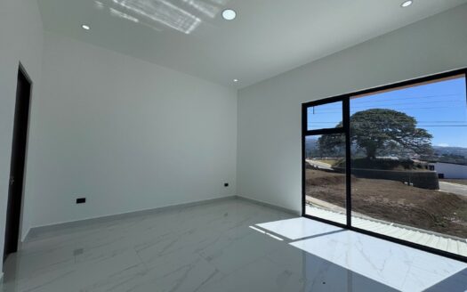 Tres Ríos: Estrene Casa en Condominio con 4 Habitaciones + 3 Baños Completos. #146193