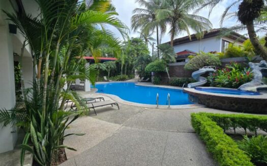 🌊 Casa Frente al Mar en Venta en Jacó | 4 Habitaciones | Piscina Privada | Comunidad La Flor Cod.146779