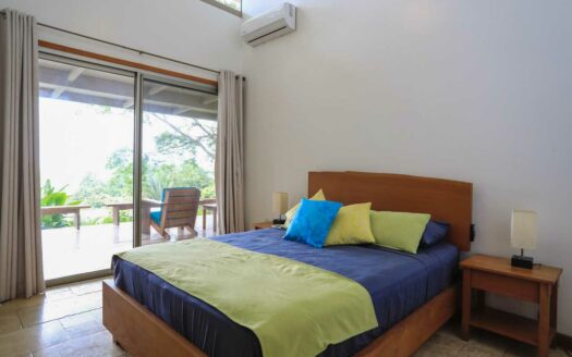 Villa con Vista al Mar + Guest House en 5.426 m² a 5 Min de Playa Santa Teresa 🌊 COD:147057