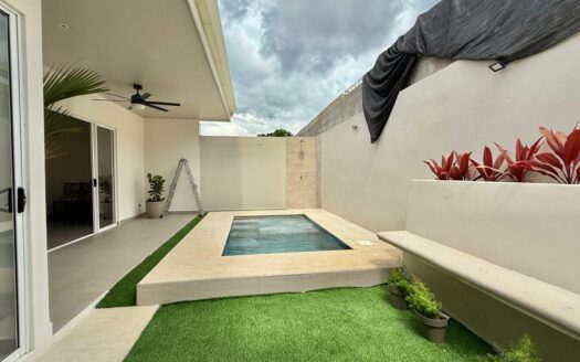 Casa Moderna con Piscina Privada y Entrega Inmediata en Condominio Arenas, Herradura Cod. 147500