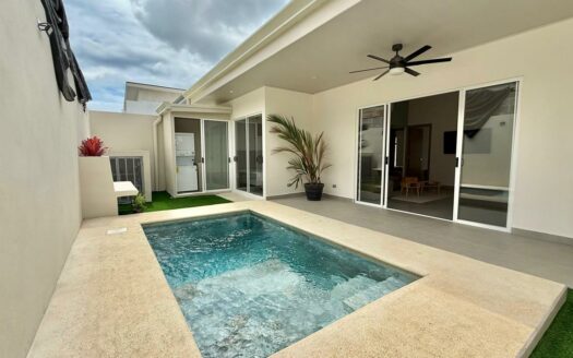 Casa Moderna con Piscina Privada y Entrega Inmediata en Condominio Arenas, Herradura Cod. 147500