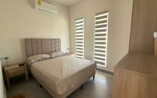 Casa Moderna con Piscina Privada y Entrega Inmediata en Condominio Arenas, Herradura Cod. 147500