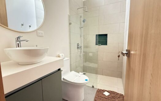 Casa Moderna con Piscina Privada y Entrega Inmediata en Condominio Arenas, Herradura Cod. 147500