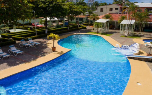 🌴 Condo cerca de la playa en Jacó con mezzanine – Amueblado y rebajado a $119,000