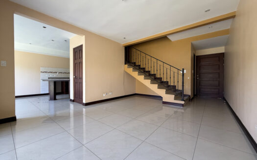 Remate Bancario!!! Oportunidad de Hermosa Casa en Exclusivo Condominio en San Vicente de Moravia COD 146414