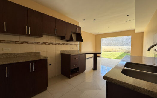 Remate Bancario!!! Oportunidad de Hermosa Casa en Exclusivo Condominio en San Vicente de Moravia COD 146414