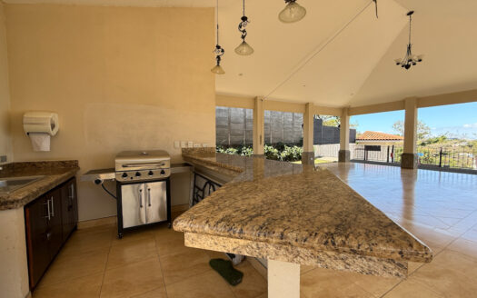 Remate Bancario!!! Oportunidad de Hermosa Casa en Exclusivo Condominio en San Vicente de Moravia COD 146414