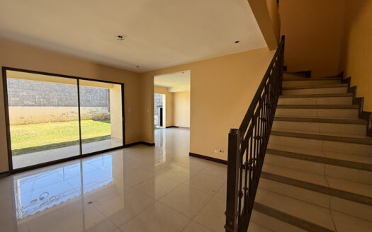 Remate Bancario!!! Oportunidad de Hermosa Casa en Exclusivo Condominio en San Vicente de Moravia COD 146414