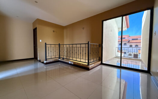 Remate Bancario!!! Oportunidad de Hermosa Casa en Exclusivo Condominio en San Vicente de Moravia COD 146414