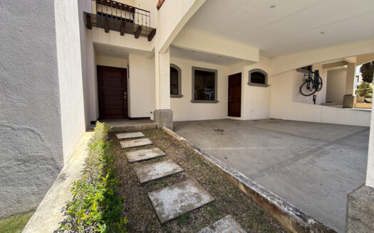 Remate Bancario!!! Oportunidad de Hermosa Casa en Exclusivo Condominio en San Vicente de Moravia COD 146414