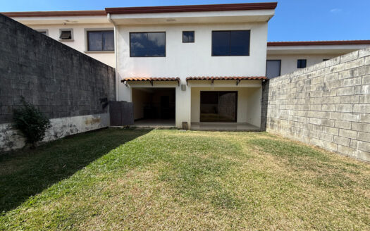 Remate Bancario!!! Oportunidad de Hermosa Casa en Exclusivo Condominio en San Vicente de Moravia COD 146414
